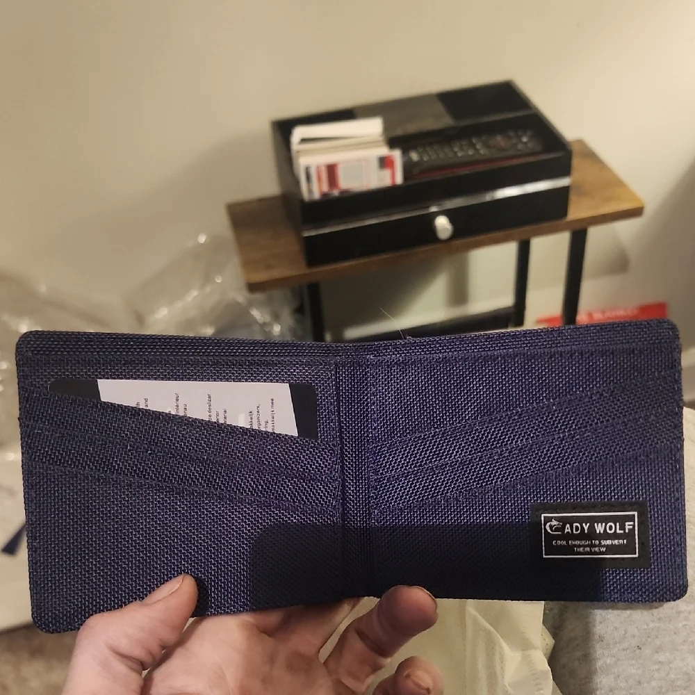 NWY Caddy Wolf Mens RFID Navy Wallet. Never Used.